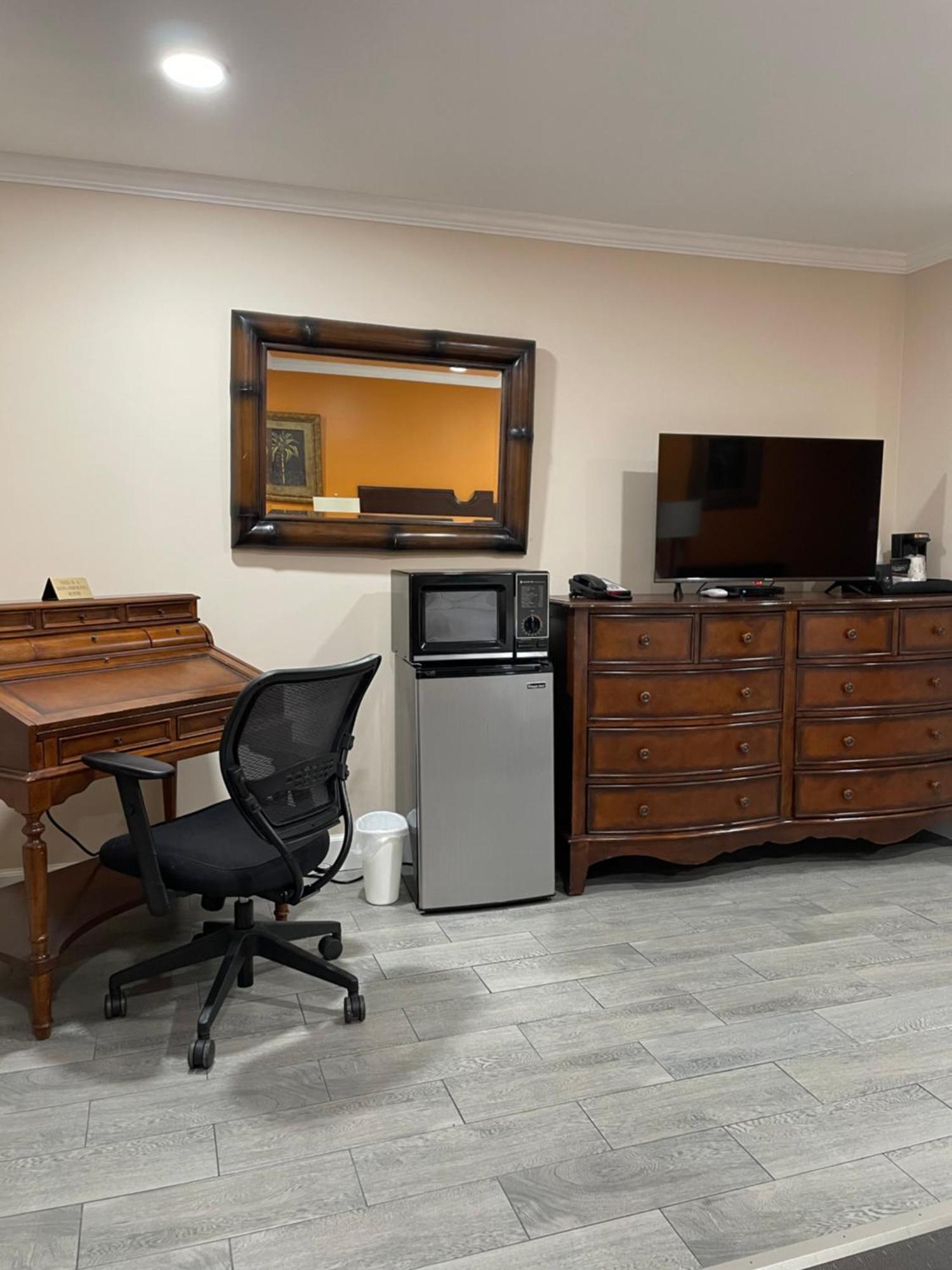 Howard Johnson By Wyndham Ridgecrest, Ca מראה חיצוני תמונה